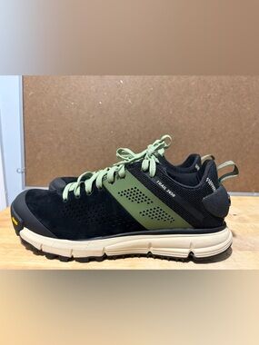 Danner trail 2650 men size 10D green / black hiking shoes sample not for resale